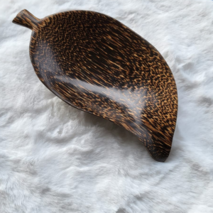 Plat feuille en bois semi-précieux de Guyane